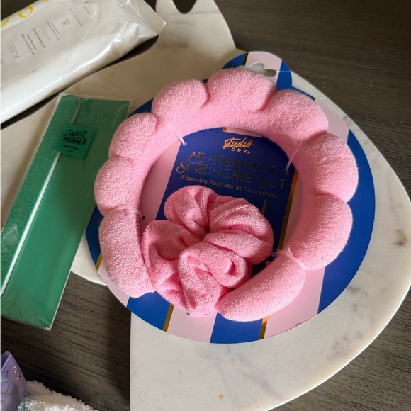 Assorted Beauty Items - Picture 2 of 5